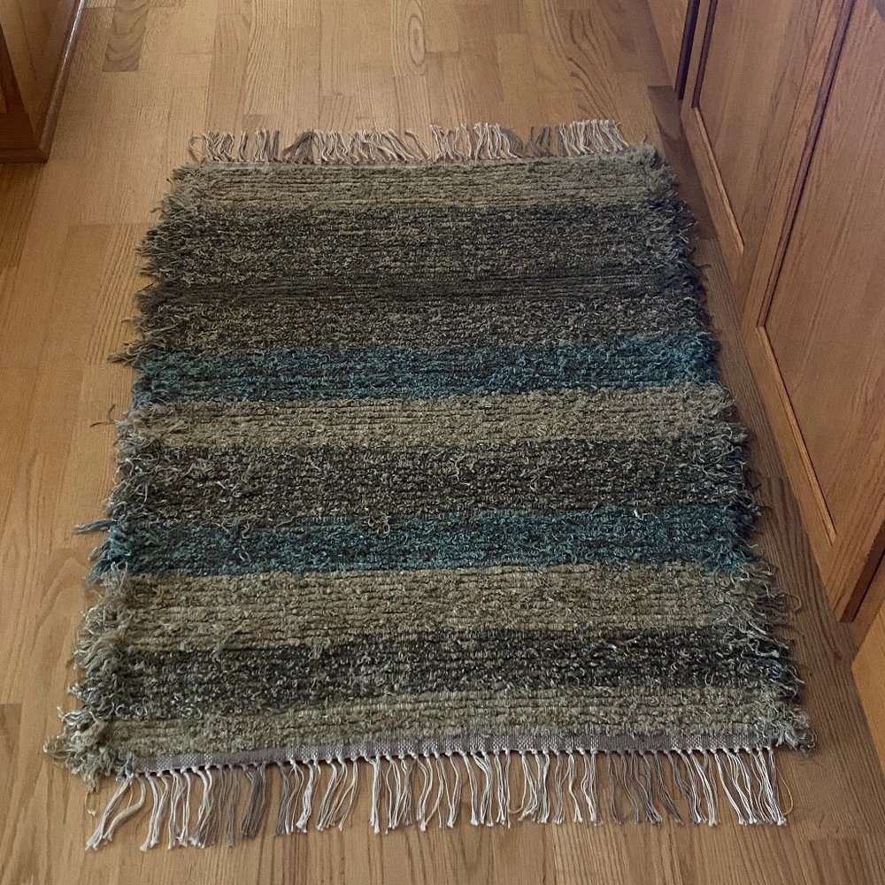 Throw Rug - Picture 10 of 16